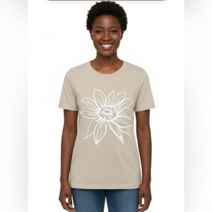 Gildan T-Shirt Tan/White Size 2XL with Flower Graphic